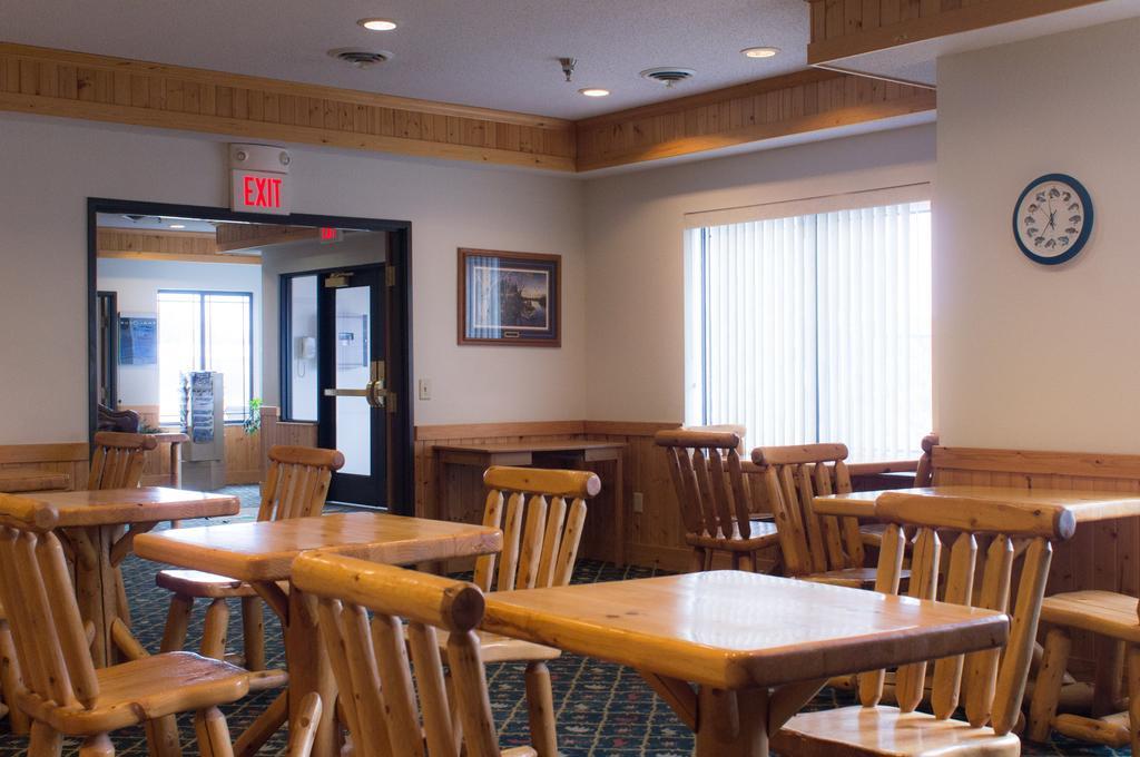 White Oak Inn And Suites Deer River Exteriör bild