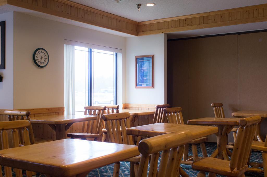 White Oak Inn And Suites Deer River Exteriör bild